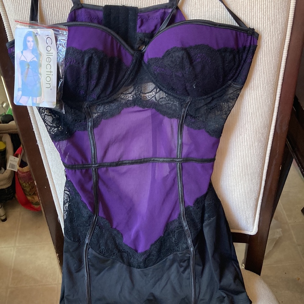 Women’s medium 2 piece lingerie purple with black lace NWT